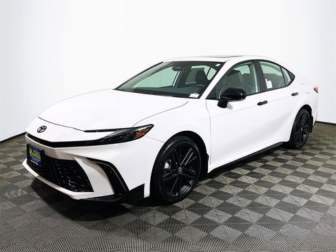 New 2026 Toyota Camry Hybrid image 4