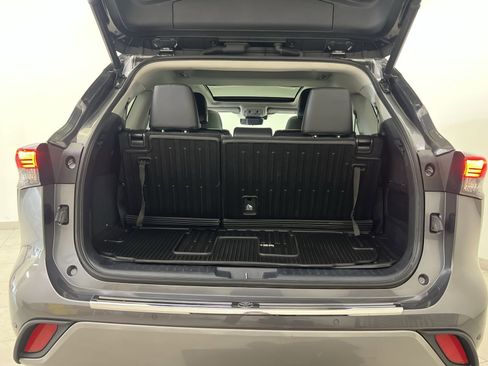 Used 2021 Toyota Highlander Platinum image 25