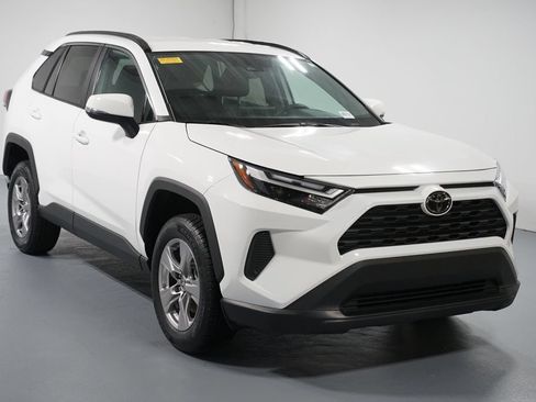 Used 2025 Toyota RAV4 XLE FWD image 3