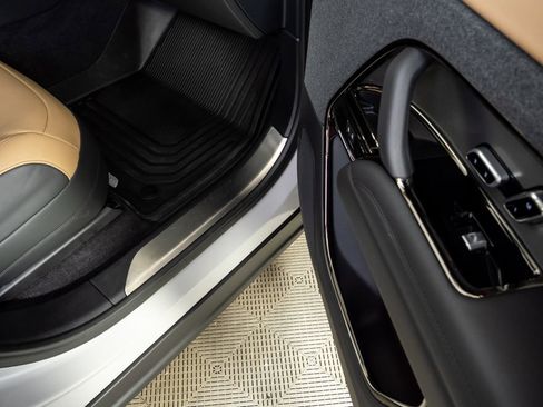 Used 2023 Land Rover Range Rover Sport SE Dynamic image 24