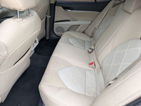 Used 2019 Toyota Camry XLE image 24