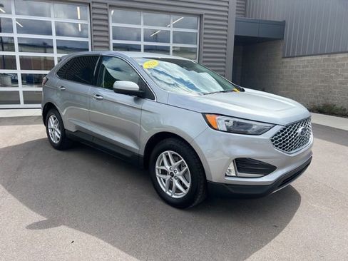 Used 2024 Ford Edge SEL w/ Convenience Package AWD/4WD image 3