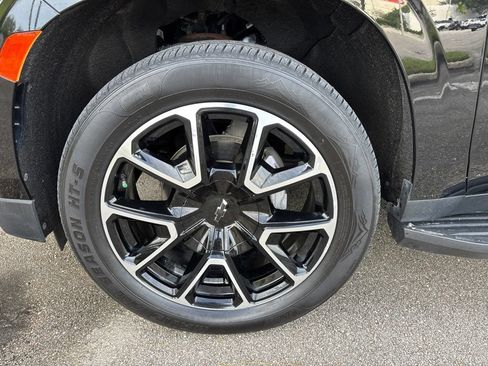Used 2021 Chevrolet Suburban RST w/ Luxury Package RWD image 9
