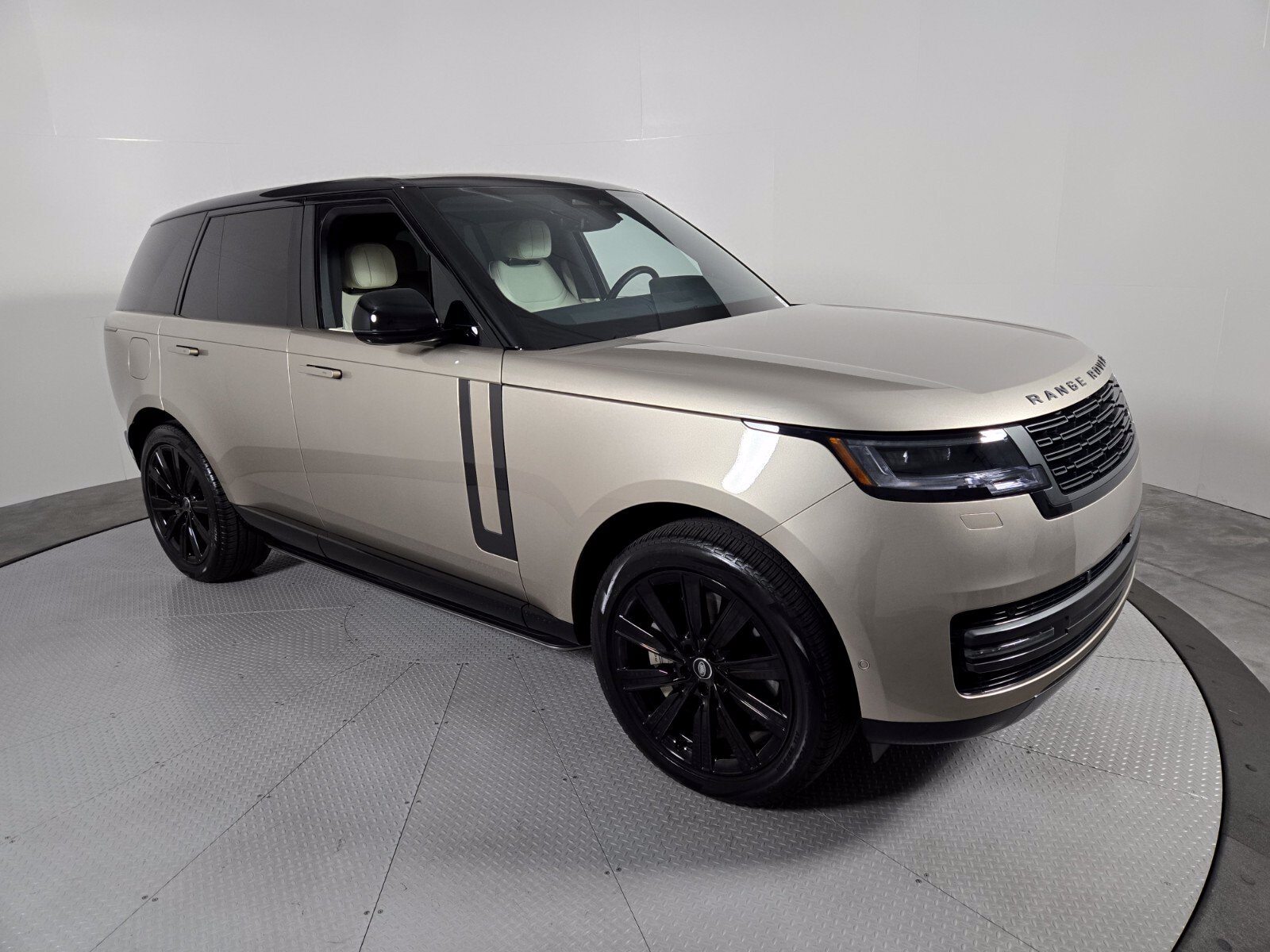 Used 2025 Land Rover Range Rover SE AWD/4WD image 16