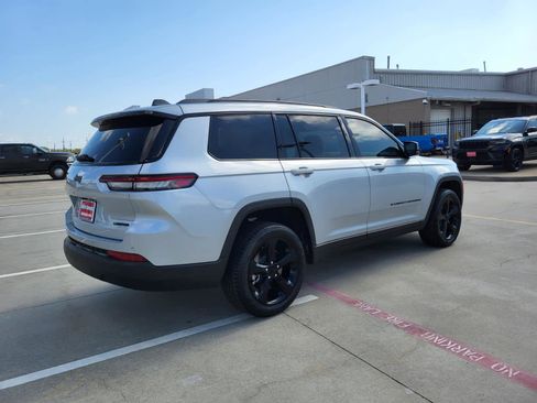 New 2025 Jeep Grand Cherokee L Limited w/ Black Appearance Package image 5