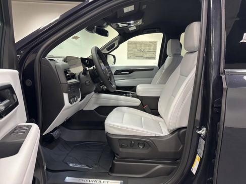 New 2026 Chevrolet Suburban Premier image 22