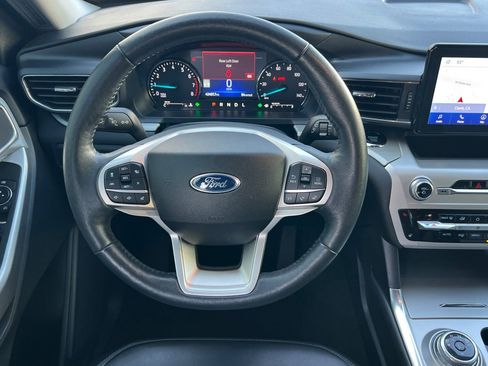 Used 2022 Ford Explorer XLT w/ Equipment Group 202A image 16