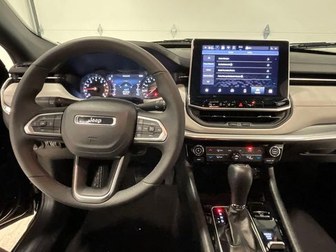 Used 2024 Jeep Compass Limited image 34