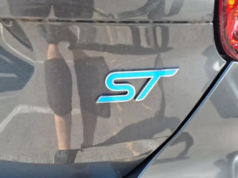 Used 2018 Ford Focus ST FWD image 9