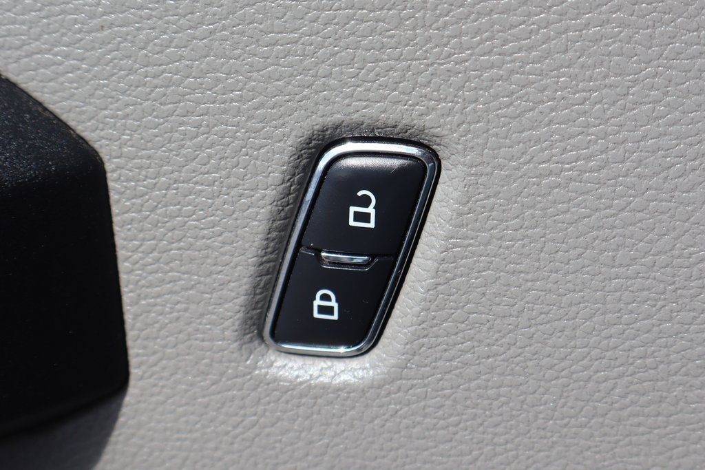 Used 2017 Ford F550 2WD Crew Cab Super Duty image 16