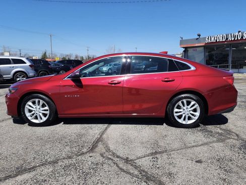 Used 2018 Chevrolet Malibu LT w/ Driver Confidence Package FWD image 3