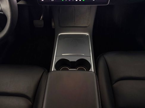 Used 2022 Tesla Model Y Long Range image 13