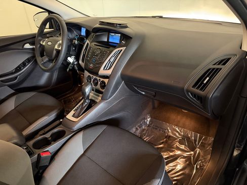 Used 2014 Ford Focus SE FWD image 27