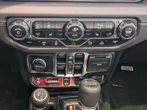 New 2025 Jeep Wrangler Unlimited Rubicon 392 image 14