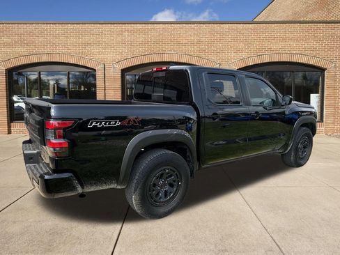 Used 2026 Nissan Frontier PRO-4X AWD/4WD image 3