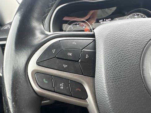 Used 2019 Jeep Cherokee Latitude Plus FWD image 8