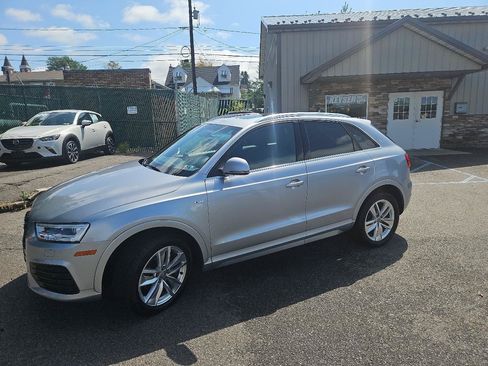 Used 2018 Audi Q3 2.0T Premium Plus w/ Premium Plus Package AWD/4WD image 38