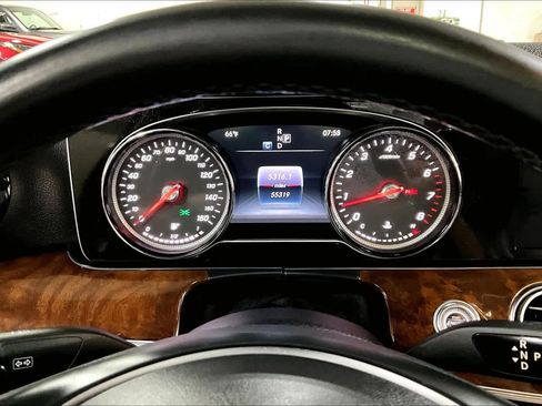 Used 2017 Mercedes-Benz E 300 4MATIC image 25