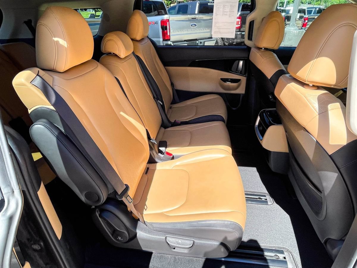 Used 2022 Kia Carnival EX FWD image 13