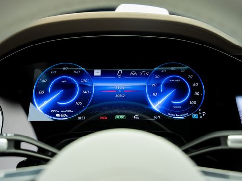 Used 2022 Mercedes-Benz EQS 580 4MATIC Sedan image 48