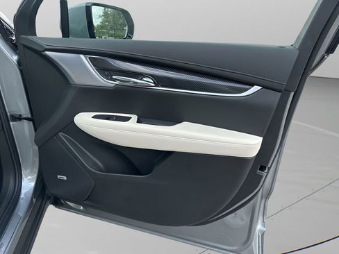 New 2025 Cadillac XT6 Sport w/ Technology Package AWD/4WD image 13