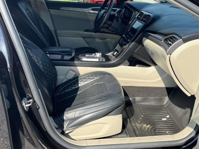 Used 2020 Ford Fusion SE FWD image 23