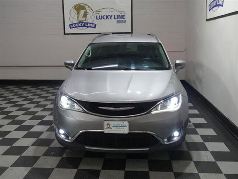 Used 2017 Chrysler Pacifica Touring-L Plus image 3