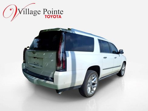 Used 2018 Cadillac Escalade ESV Platinum AWD/4WD image 3