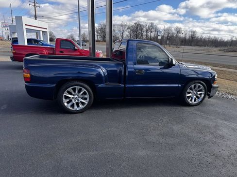 Used 2002 Chevrolet Silverado 1500 LS w/ Ride Control Suspension Pkg image 2