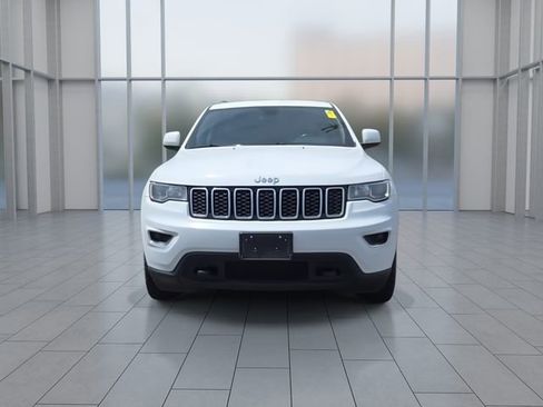 Used 2018 Jeep Grand Cherokee Laredo AWD/4WD image 3