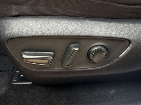 Used 2025 Toyota RAV4 XLE FWD image 25