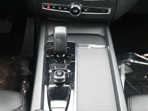 Used 2023 Volvo XC60 B5 Core FWD image 22