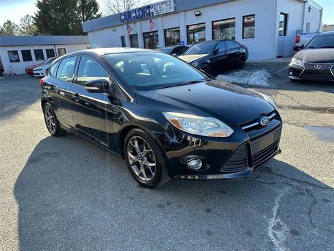 Used 2014 Ford Focus SE w/ Equipment Group 201A image 3