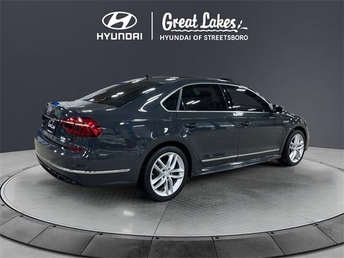 Used 2017 Volkswagen Passat 1.8T R-Line image 5