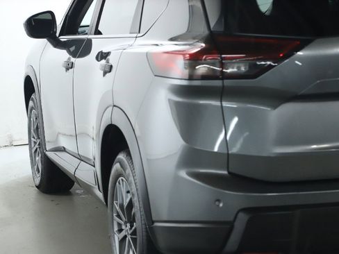Used 2024 Nissan Rogue S image 42