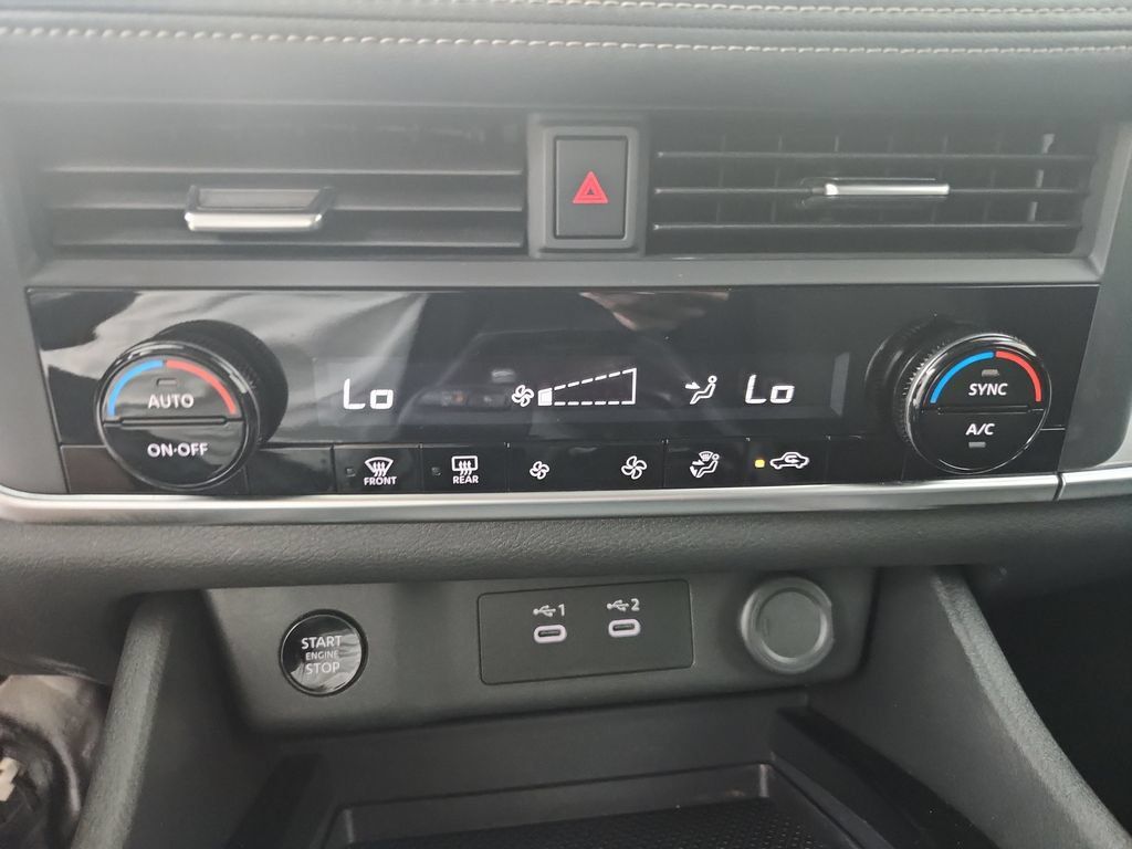 Used 2025 Nissan Rogue SV FWD image 28