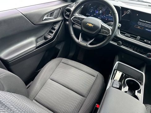 Used 2025 Chevrolet Equinox LT AWD/4WD image 19