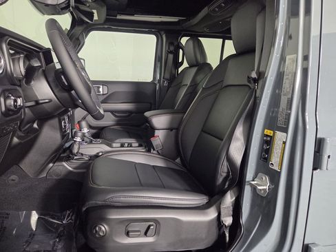 New 2026 Jeep Wrangler Unlimited Sahara AWD/4WD image 10