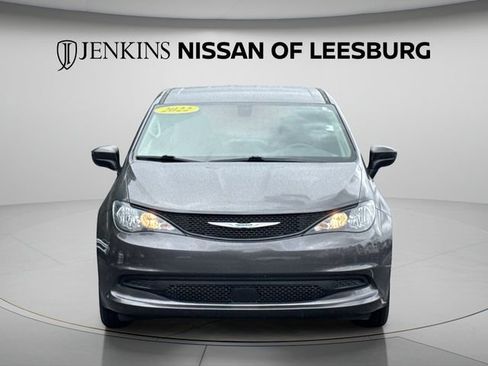 Used 2022 Chrysler Voyager LX FWD image 3