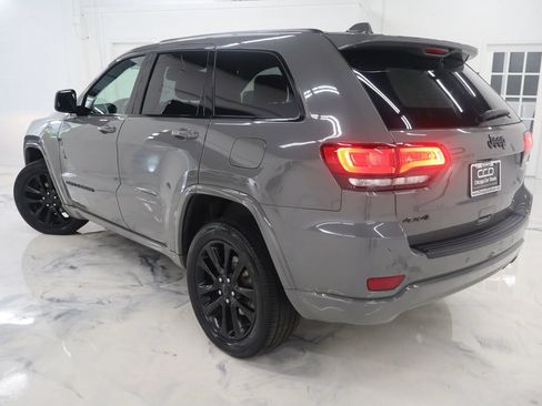Used 2020 Jeep Grand Cherokee Altitude AWD/4WD image 5