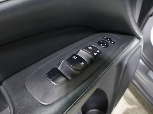 Used 2017 Nissan Pathfinder Platinum AWD/4WD image 14