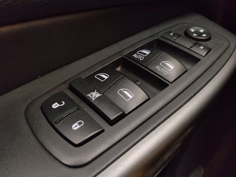 Used 2019 Jeep Cherokee Limited FWD image 27