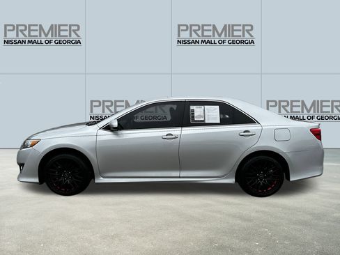 Used 2014 Toyota Camry SE image 8