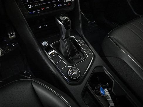 Used 2022 Volkswagen Tiguan SE R-Line image 12