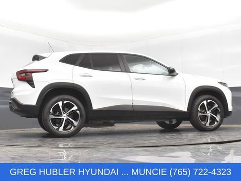 Used 2024 Chevrolet Trax RS FWD image 19