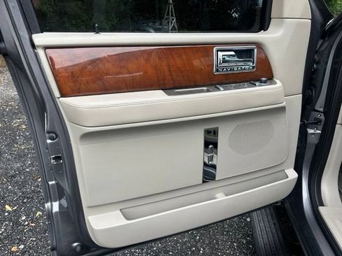 Used 2013 Lincoln Navigator L 2WD image 10