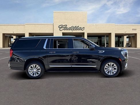 Used 2023 GMC Yukon XL Denali AWD/4WD image 4