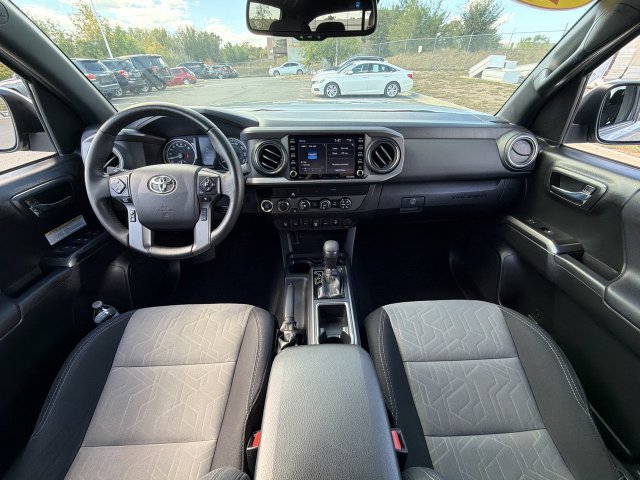 Used 2020 Toyota Tacoma TRD Off-Road w/ Technology Package AWD/4WD image 12