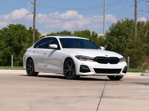 Used 2019 BMW 330i Sedan w/ M Sport Package RWD image 2