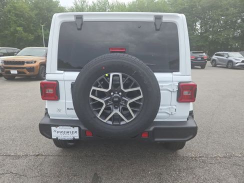 New 2026 Jeep Wrangler Unlimited Sahara AWD/4WD image 5
